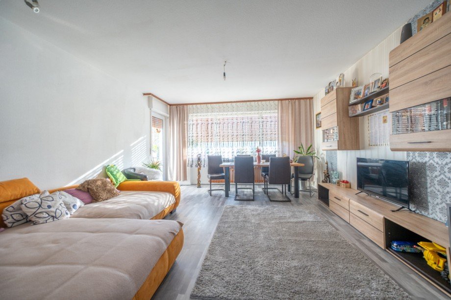 Wohnzimmer EG links Mehrfamilienhaus Grasellenbach / Wahlen