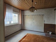EG Wohnzimmer mitte Zeitreise mit Potenzial - Charmantes Bauernhaus mit Scheune, Innenhof und Geschichte