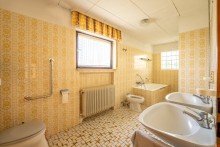 Badezimmer EG Haus mit Charakter und Entwicklungschance - in idyllischer Lage von F�rth