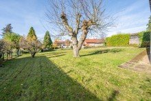 Gartenansicht andere Seite Haus mit Charakter und Entwicklungschance - in idyllischer Lage von F�rth