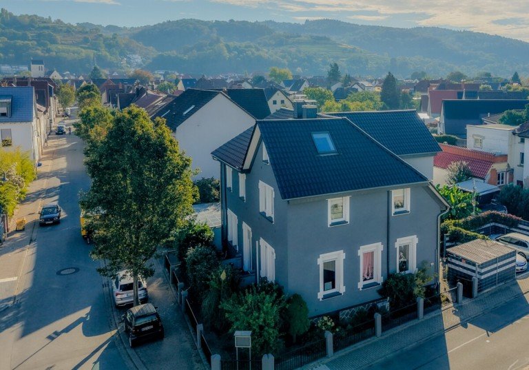 Aussenansicht Laudenbach Etagenwohnung Ein Zuhause mit Charakter - gro�z�giges Wohnen auf zwei Etagen mit Garten und Stellplatz