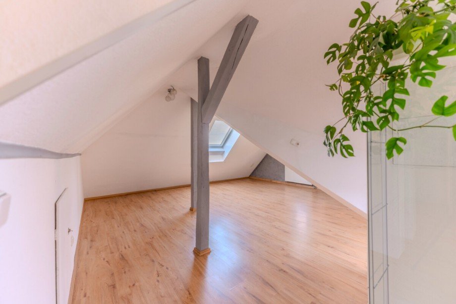 Dachgeschoss anderer Winkel Etagenwohnung Laudenbach