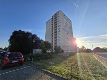 Stra�enansicht Modernisierte 4-Zimmerwohnung mit Einbauk�che & Balkon - 97 m�