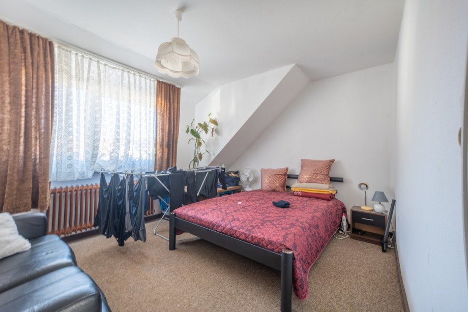 Schlafzimmer DG links Mehrfamilienhaus Grasellenbach / Wahlen