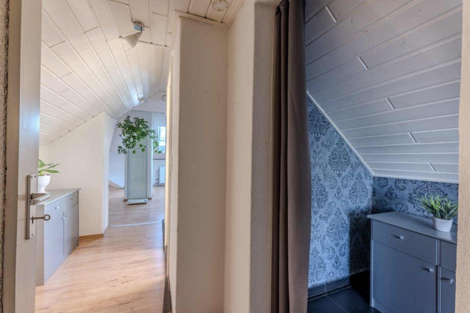 Dachgeschoss Richtung K�che und Wohnbereich Etagenwohnung Laudenbach