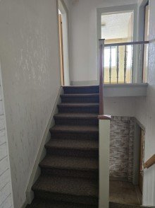 Treppenhaus Zwischenetage nach OG Zeitreise mit Potenzial - Charmantes Bauernhaus mit Scheune, Innenhof und Geschichte