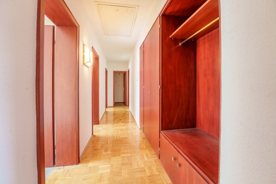 Flur richtung Schlafbereiche Zweifamilienhaus M�rlenbach