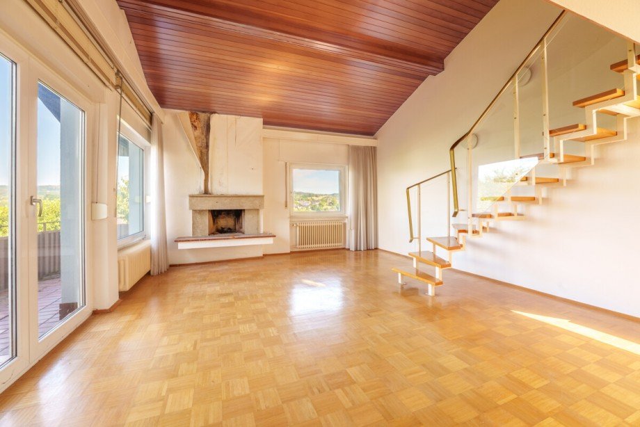 Wohnzimmer mit altem Schaden Zweifamilienhaus M�rlenbach