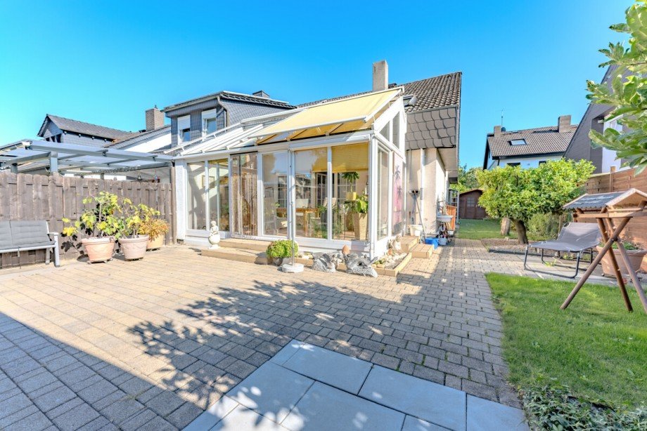 Seitlicher Garten Doppelhaush�lfte Heddesheim