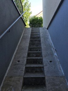 Treppe f�r Fahrad Gepflegte Wohnung mit gro�em Balkon & TG-Stellplatz - Ideal f�r Eigennutzer oder Anleger