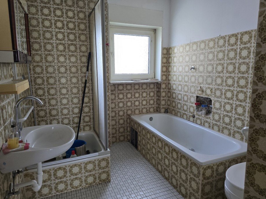 Badezimmer mit WC Dachgeschosswohnung Heppenheim (Bergstra�e) / Kirschhausen