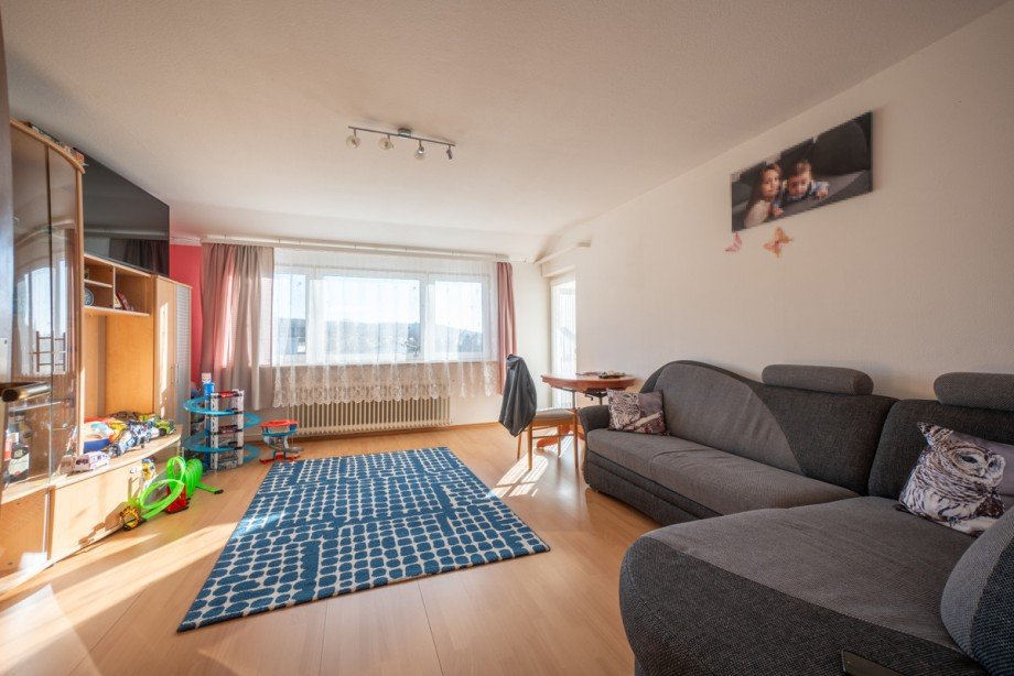Wohnzimmer DG rechts Mehrfamilienhaus Grasellenbach / Wahlen