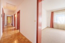 Flur andere Richtung Gro�z�giges Zweifamilienhaus in ruhiger Wohnlage von M�rlenbach