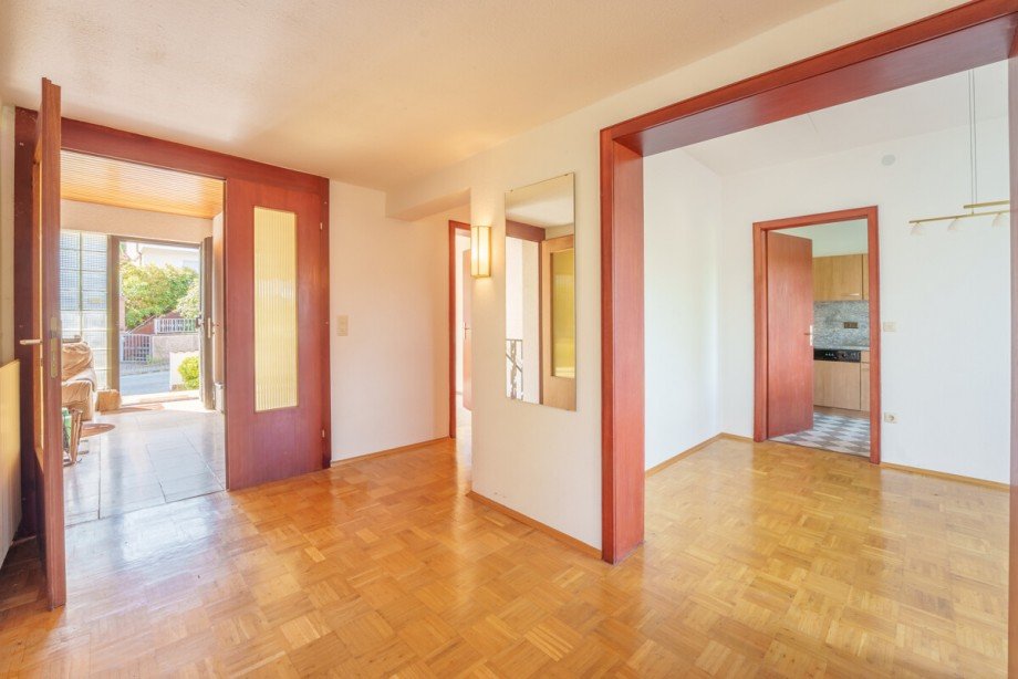 Eingang mit Esszimmer Zweifamilienhaus M�rlenbach
