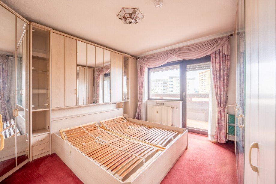 Schlafzimmer mit Balkon Etagenwohnung Heppenheim (Bergstra�e)