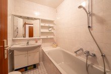 Badezimmer Charmante 2-Zimmer-Eigentumswohnung mit Balkon, Tiefgaragenstellplatz