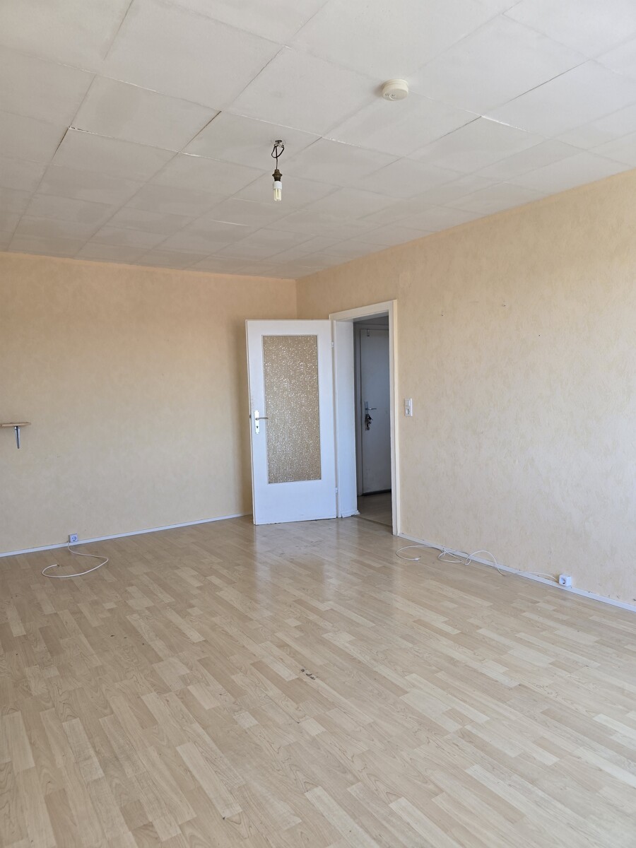 Wohnzimmer Richtung T�r Etagenwohnung Heppenheim (Bergstra�e)