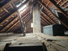 Stall Spitzboden Zeitreise mit Potenzial - Charmantes Bauernhaus mit Scheune, Innenhof und Geschichte