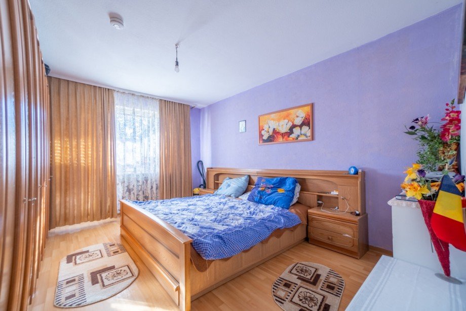Schlafzimmer EG rechts Mehrfamilienhaus Grasellenbach / Wahlen