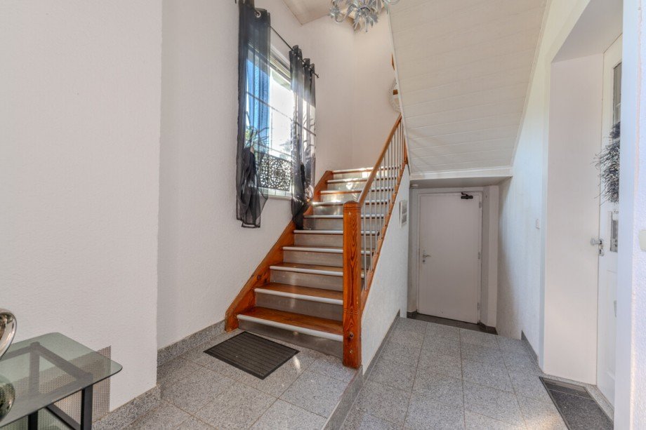 Eingang zum OG Etagenwohnung Laudenbach