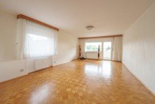 Wohnzimmer richtung Balkon Top-Gelegenheit in Heppenheim: 4-Zimmer-ETW im sanierten Hochhaus, innen mit Potenzial!