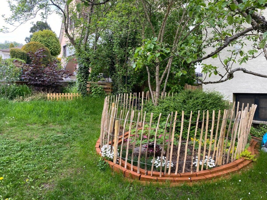 Gartenbeet Zweifamilienhaus Lindenfels