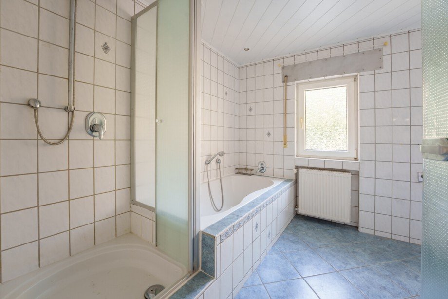 Badezimmer OG Zweifamilienhaus Reichelsheim