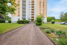 Ansicht von der Stra�e Top-Gelegenheit in Heppenheim: 4-Zimmer-ETW im sanierten Hochhaus, innen mit Potenzial!