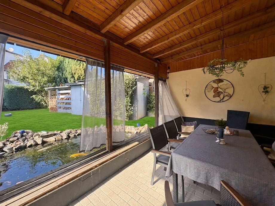 Sitzplatz mit Teich Einfamilienhaus Lautertal
