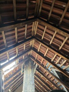 Stall Dach innen Zeitreise mit Potenzial - Charmantes Bauernhaus mit Scheune, Innenhof und Geschichte