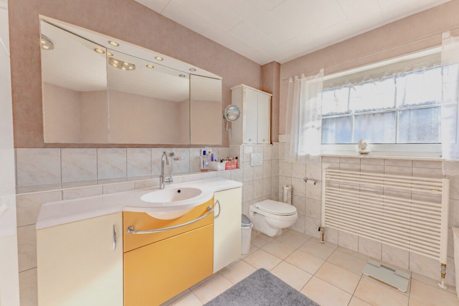 Badezimmer KI aufger�umt Doppelhaush�lfte Heddesheim