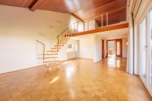 Wohnzimmer mit Empore Gro�z�giges Zweifamilienhaus in ruhiger Wohnlage von M�rlenbach