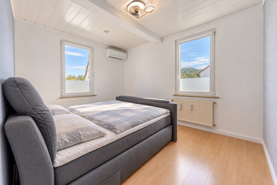 2 Schlafzimmer 1 OG KI Bearbeitet Etagenwohnung Laudenbach