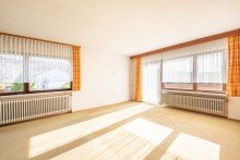 Wohnzimmer  in richtung Terrasse Haus mit Charakter und Entwicklungschance - in idyllischer Lage von F�rth