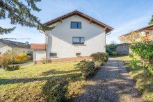Weg zum Haus Haus mit Charakter und Entwicklungschance - in idyllischer Lage von F�rth