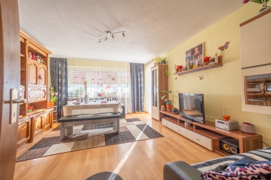 Wohnzimmer EG rechts Mehrfamilienhaus Grasellenbach / Wahlen