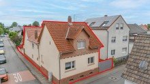 Seitenandsicht Zeitreise mit Potenzial - Charmantes Bauernhaus mit Scheune, Innenhof und Geschichte