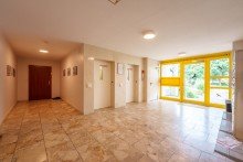 Fahrst�hle Haupteingang Top-Gelegenheit in Heppenheim: 4-Zimmer-ETW im sanierten Hochhaus, innen mit Potenzial!