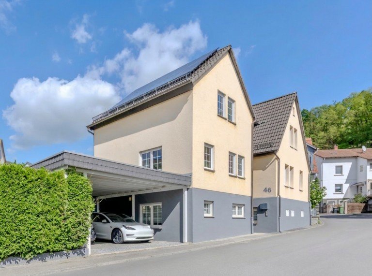 Titelbild Lautertal Einfamilienhaus Gepflegtes Einfamilienhaus mit Einliegerwohnung,Wintergarten und Photovoltaikanlage