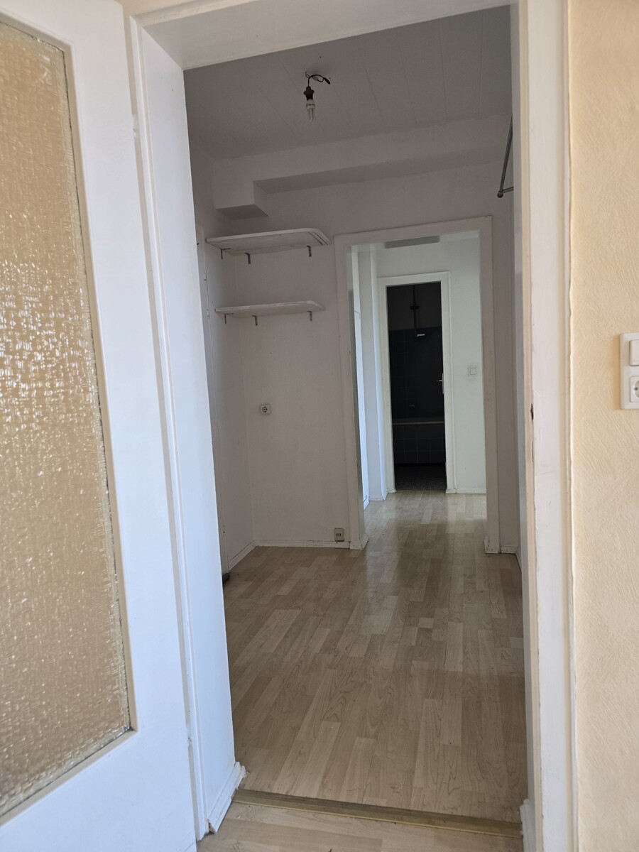 Wohnzimmer Richtung Flur Etagenwohnung Heppenheim (Bergstra�e)