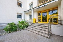Eingangsbereich Top-Gelegenheit in Heppenheim: 4-Zimmer-ETW im sanierten Hochhaus, innen mit Potenzial!