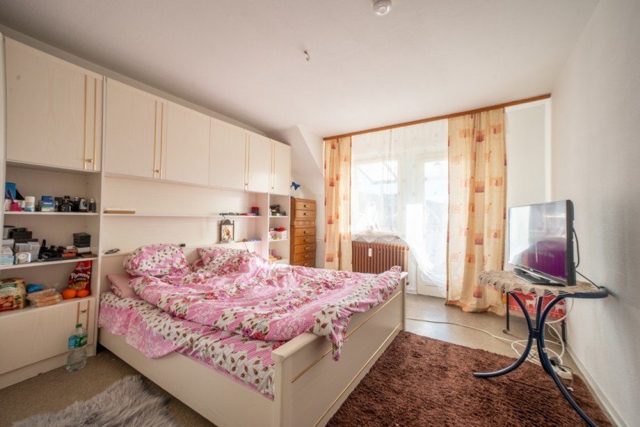 Schlafzimmer DG links Mehrfamilienhaus Grasellenbach / Wahlen