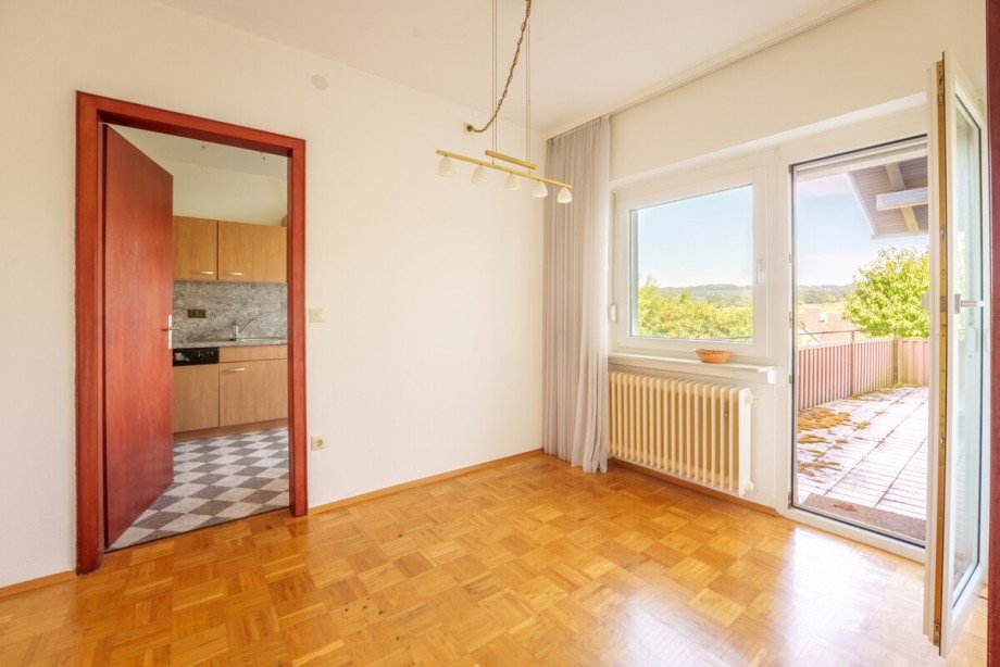 Esszimmer Richtung K�che und Balkon Zweifamilienhaus M�rlenbach