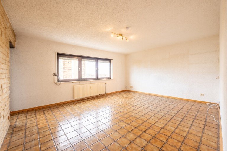 Wohnzimmer Heppenheim (Bergstra�e) Etagenwohnung Top-Angebot! Gro�z�gige 4-Zimmer-Wohnung mit zwei Balkonen und zwei Stellpl�tzen - nur 199.000 EUR