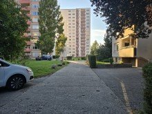 Ansicht vor dem Haus Modernisierte 4-Zimmerwohnung mit Einbauk�che & Balkon - 97 m�