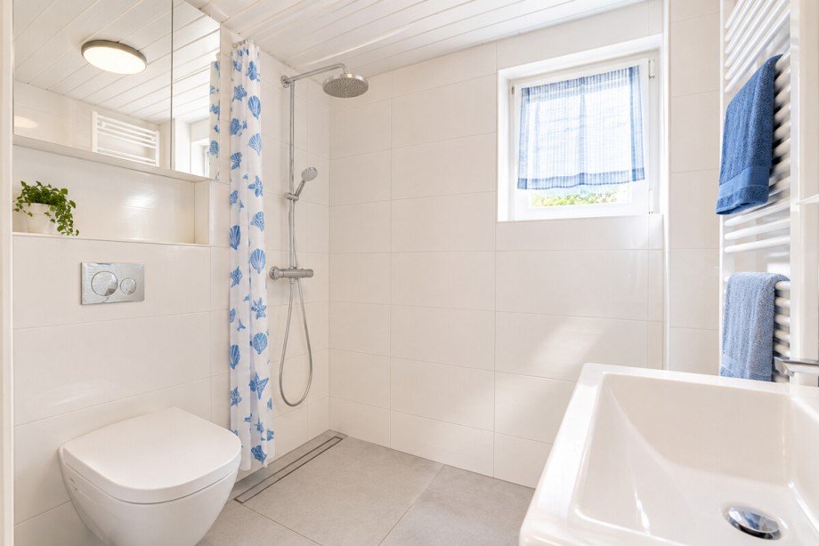 Badezimmer EG KI-optimiert Zweifamilienhaus Lindenfels
