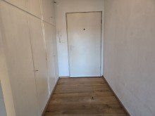 Eingang mit Einbauschrank Modernisierte 4-Zimmerwohnung mit Einbauk�che & Balkon - 97 m�