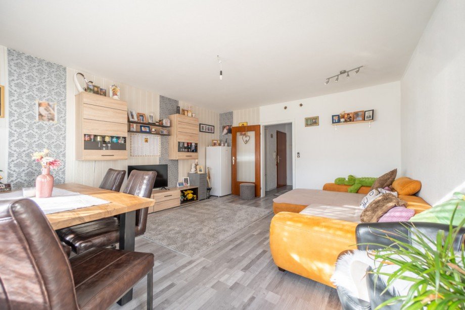 Wohnzimmer EG links Mehrfamilienhaus Grasellenbach / Wahlen