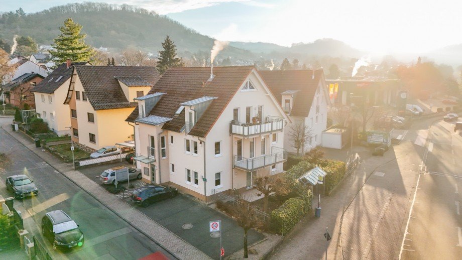 Ansicht mit Parkpl�tzen Etagenwohnung Bensheim