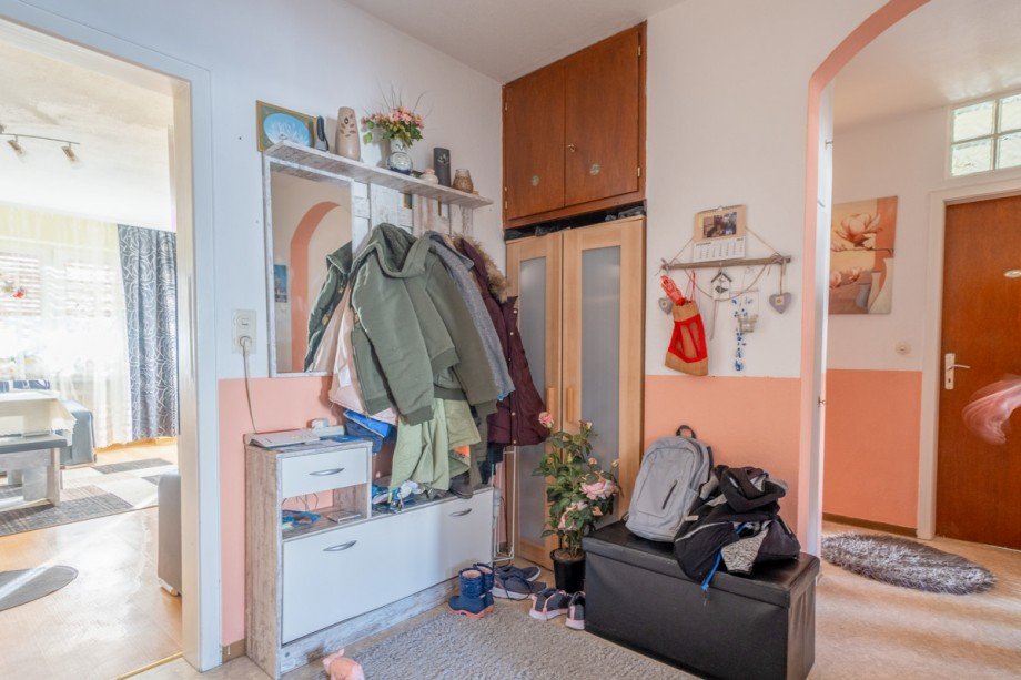 Flur EG rechts Mehrfamilienhaus Grasellenbach / Wahlen